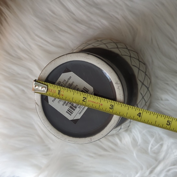 Gray & White Planter - Picture 4 of 9